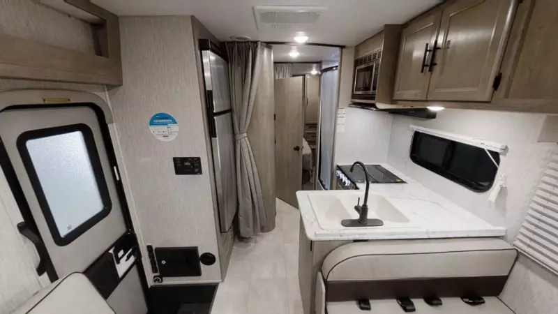 27QB - Ford 350 Floorplan Main Room