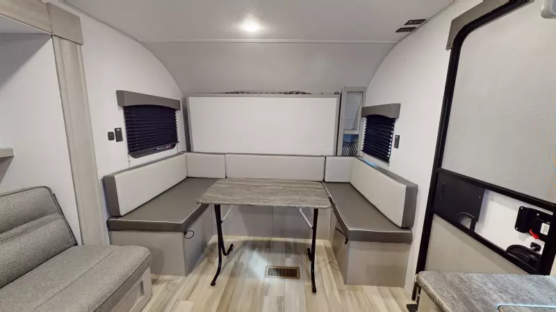 252DBUS Floorplan Main Room