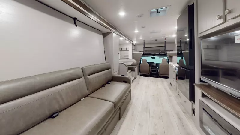 26MB - Ford E-450 Floorplan Main Room
