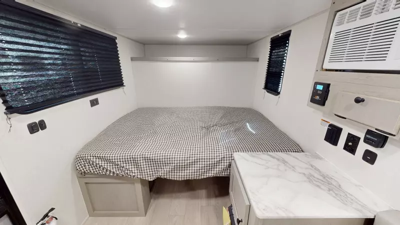 Clipper ROK Main Room