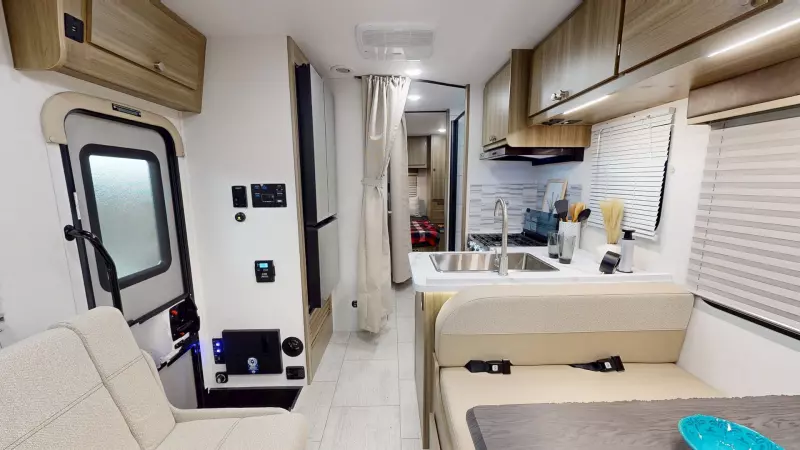 Freelander Main Room